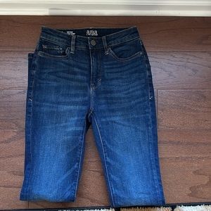 a.n.a High-rise Curvy Skinny Jeans